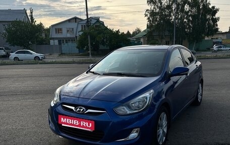 Hyundai Solaris II рестайлинг, 2011 год, 820 000 рублей, 2 фотография