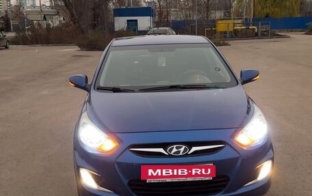 Hyundai Solaris II рестайлинг, 2011 год, 820 000 рублей, 5 фотография