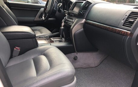 Toyota Land Cruiser 200, 2010 год, 3 700 000 рублей, 13 фотография