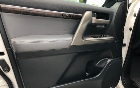 Toyota Land Cruiser 200, 2010 год, 3 700 000 рублей, 22 фотография