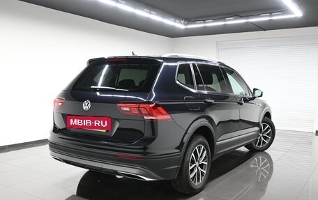 Volkswagen Tiguan II, 2018 год, 2 595 000 рублей, 2 фотография
