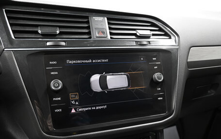 Volkswagen Tiguan II, 2018 год, 2 595 000 рублей, 15 фотография