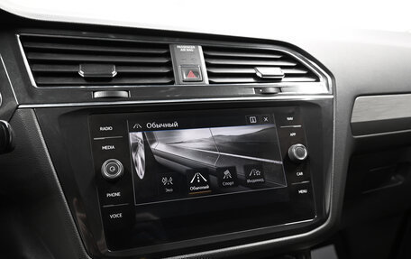 Volkswagen Tiguan II, 2018 год, 2 595 000 рублей, 17 фотография