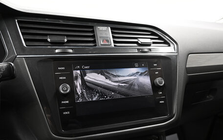 Volkswagen Tiguan II, 2018 год, 2 595 000 рублей, 19 фотография