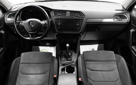 Volkswagen Tiguan II, 2018 год, 2 595 000 рублей, 10 фотография