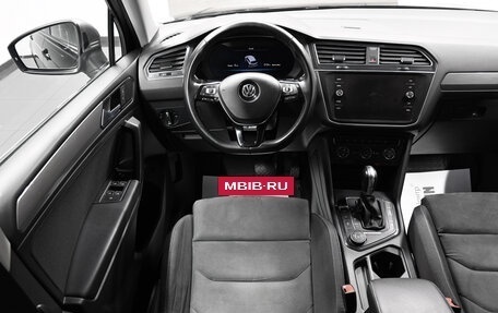 Volkswagen Tiguan II, 2018 год, 2 595 000 рублей, 11 фотография