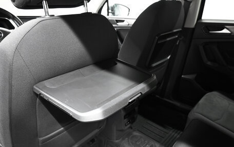 Volkswagen Tiguan II, 2018 год, 2 595 000 рублей, 25 фотография