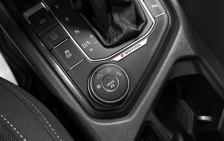 Volkswagen Tiguan II, 2018 год, 2 595 000 рублей, 26 фотография