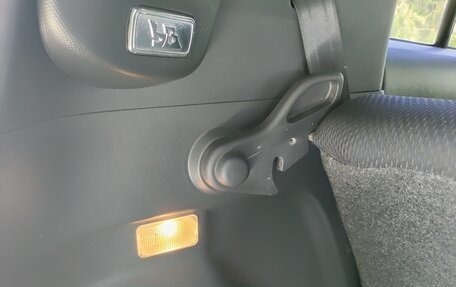 Toyota bB II рестайлинг, 2006 год, 850 000 рублей, 27 фотография