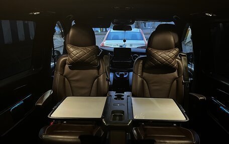 Mercedes-Benz V-Класс, 2017 год, 4 500 000 рублей, 7 фотография