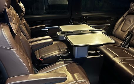 Mercedes-Benz V-Класс, 2017 год, 4 500 000 рублей, 6 фотография