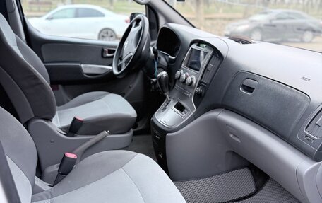 Hyundai H-1 II рестайлинг, 2012 год, 1 700 000 рублей, 8 фотография