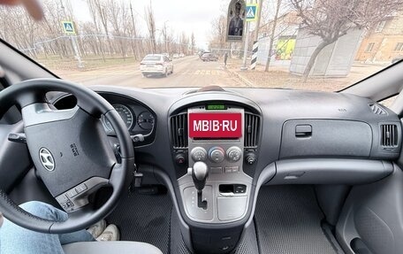 Hyundai H-1 II рестайлинг, 2012 год, 1 700 000 рублей, 3 фотография