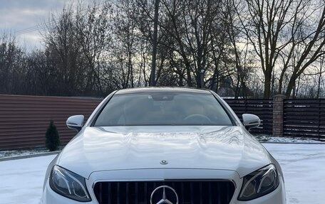 Mercedes-Benz E-Класс, 2017 год, 3 600 000 рублей, 10 фотография