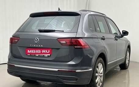 Volkswagen Tiguan II, 2022 год, 2 600 000 рублей, 4 фотография