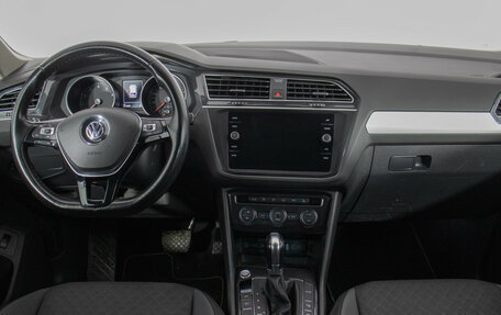 Volkswagen Tiguan II, 2018 год, 2 160 000 рублей, 13 фотография