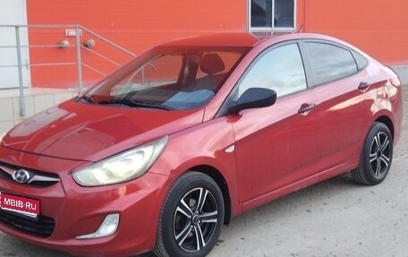 Hyundai Solaris II рестайлинг, 2011 год, 700 000 рублей, 1 фотография