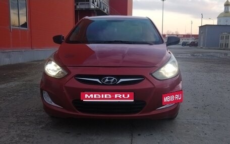 Hyundai Solaris II рестайлинг, 2011 год, 700 000 рублей, 3 фотография