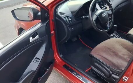 Hyundai Solaris II рестайлинг, 2011 год, 700 000 рублей, 14 фотография