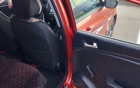 Hyundai Solaris II рестайлинг, 2011 год, 700 000 рублей, 19 фотография