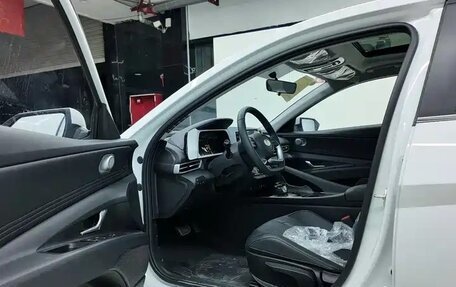 Hyundai Elantra, 2025 год, 2 120 000 рублей, 4 фотография