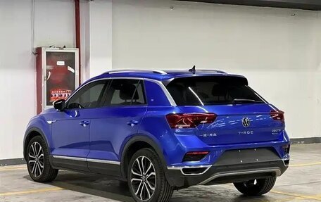 Volkswagen T-Roc I, 2022 год, 2 280 000 рублей, 2 фотография