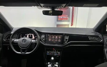 Volkswagen T-Roc I, 2022 год, 2 280 000 рублей, 7 фотография