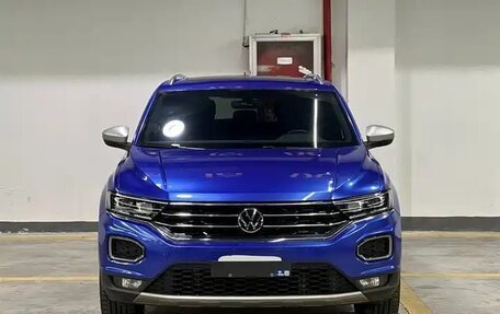 Volkswagen T-Roc I, 2022 год, 2 280 000 рублей, 3 фотография