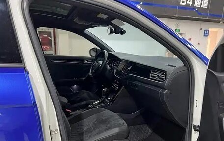 Volkswagen T-Roc I, 2022 год, 2 280 000 рублей, 9 фотография