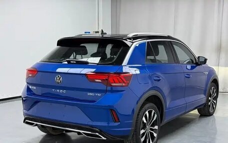 Volkswagen T-Roc I, 2021 год, 1 740 000 рублей, 2 фотография