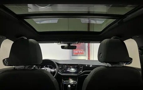 Volkswagen T-Roc I, 2022 год, 2 280 000 рублей, 19 фотография