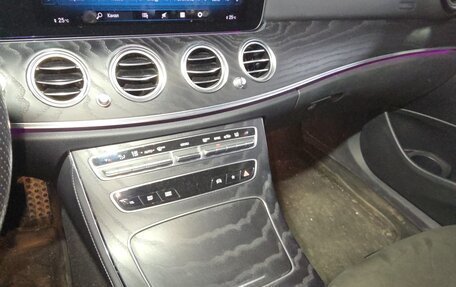 Mercedes-Benz E-Класс, 2021 год, 4 350 000 рублей, 20 фотография