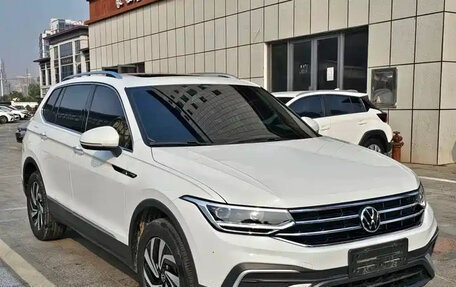 Volkswagen Tiguan II, 2022 год, 2 132 555 рублей, 3 фотография