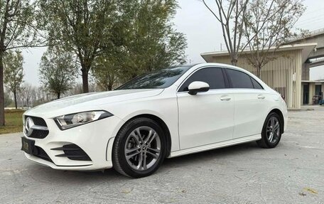 Mercedes-Benz A-Класс, 2021 год, 1 900 000 рублей, 2 фотография