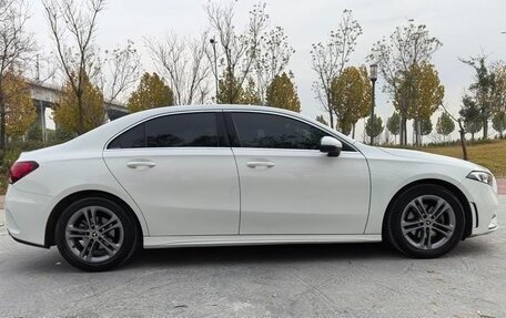 Mercedes-Benz A-Класс, 2021 год, 1 900 000 рублей, 8 фотография