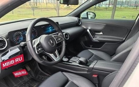 Mercedes-Benz A-Класс, 2021 год, 1 900 000 рублей, 10 фотография