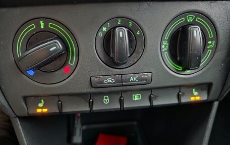 Skoda Rapid I, 2015 год, 950 000 рублей, 18 фотография