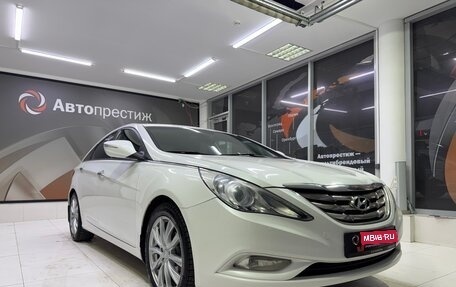 Hyundai Sonata VI, 2011 год, 920 000 рублей, 1 фотография