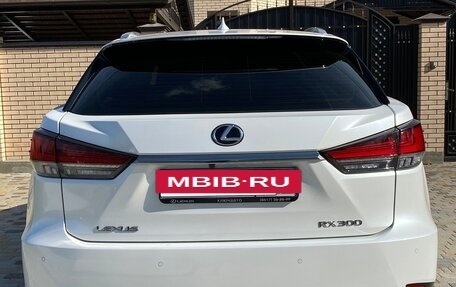 Lexus RX IV рестайлинг, 2020 год, 5 600 000 рублей, 4 фотография