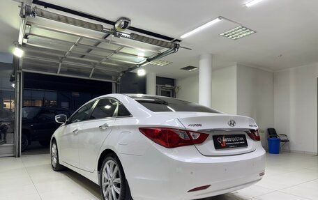 Hyundai Sonata VI, 2011 год, 920 000 рублей, 4 фотография