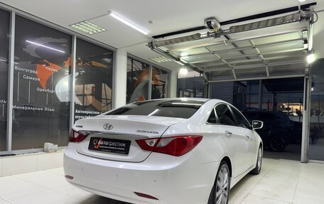 Hyundai Sonata VI, 2011 год, 920 000 рублей, 6 фотография