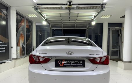 Hyundai Sonata VI, 2011 год, 920 000 рублей, 5 фотография