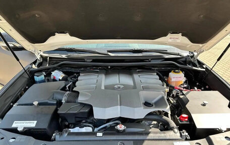 Toyota Land Cruiser, 2022 год, 40 385 800 рублей, 5 фотография