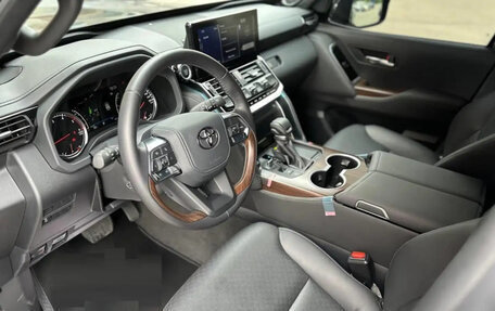 Toyota Land Cruiser, 2022 год, 40 385 800 рублей, 6 фотография