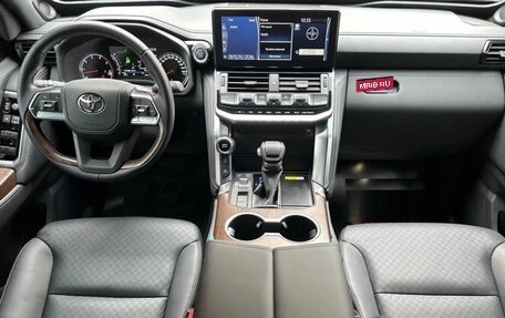 Toyota Land Cruiser, 2022 год, 40 385 800 рублей, 7 фотография