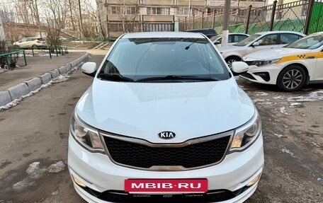 KIA Rio III рестайлинг, 2015 год, 985 000 рублей, 2 фотография