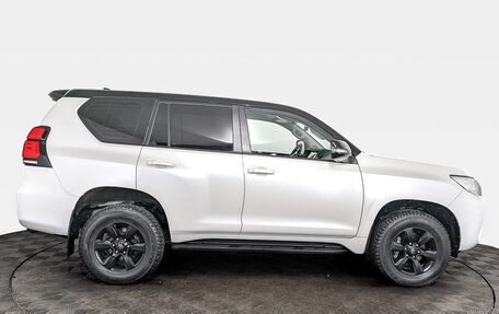 Toyota Land Cruiser Prado 150 рестайлинг 2, 2021 год, 6 400 000 рублей, 4 фотография