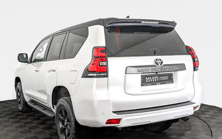 Toyota Land Cruiser Prado 150 рестайлинг 2, 2021 год, 6 400 000 рублей, 7 фотография