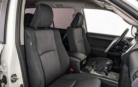 Toyota Land Cruiser Prado 150 рестайлинг 2, 2021 год, 6 400 000 рублей, 24 фотография