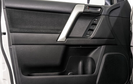 Toyota Land Cruiser Prado 150 рестайлинг 2, 2021 год, 6 400 000 рублей, 19 фотография